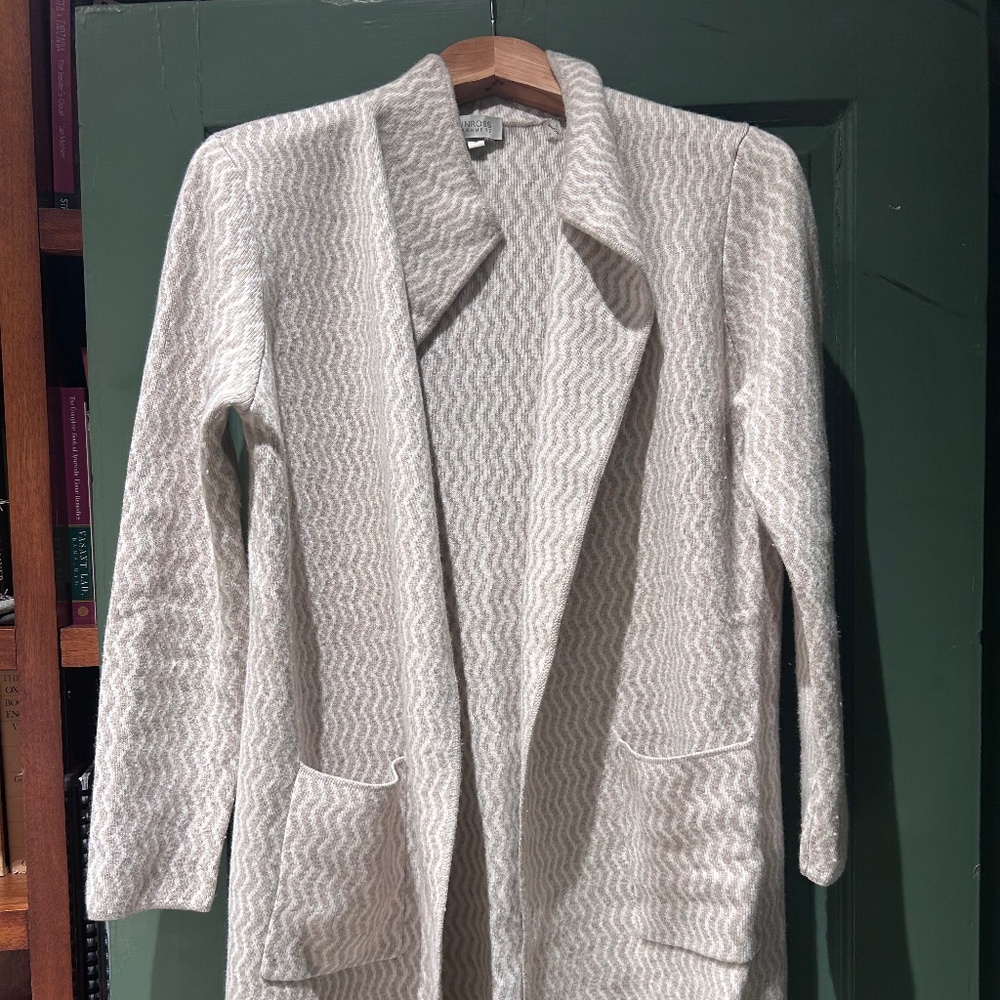 Elegant long cashmere cardigan/jacket. Size medium-lg